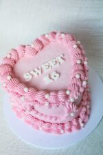 Classic Vintage Cake - Image 3