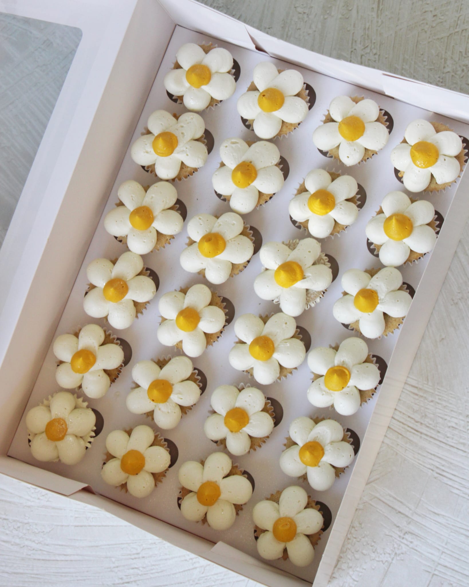 Daisy themed cupcakes Daisy Themed Cupcakes - Image 1
